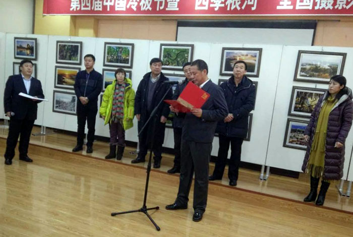 根河市委常委、宣传部长、副市长沈进利致辞