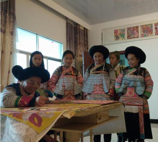 ����ˮ�ǵ�ũ�����ߣ��Ͷ����軭�����