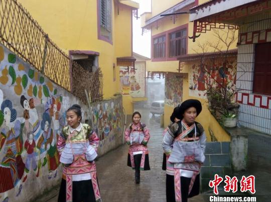 ����ˮ�ǵ�ũ�����ߣ��Ͷ����軭�����