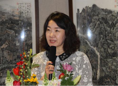 ��ʯ�ͻ�•�й��Ρ�ӭ���黭չ�ھ���Ļ