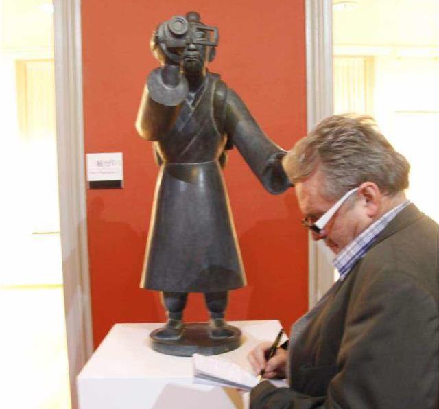 �й�����������ƷչѲչ�߽���³����