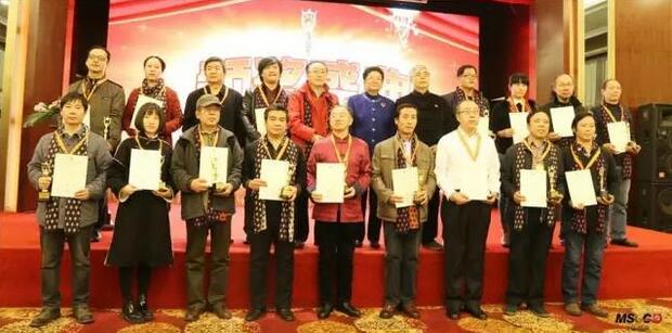 金奖获得者。第二排右1为邵同福