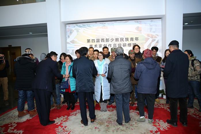 ���Ľ����������������������Ҵ��а��ھ���չ