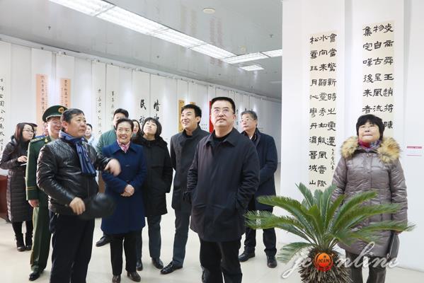 ɽ�����Ǿٰ조˫�ڡ��黭չ