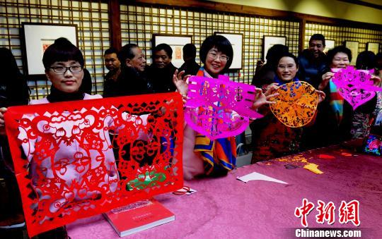 �й�����Ļ�����֮�����ּ�ֽ��Ʒչ����չ��