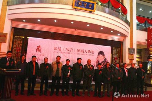 青年画家张喆水墨人物画个展亮宝楼启幕