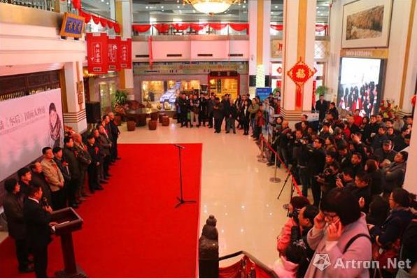 青年画家张喆水墨人物画个展亮宝楼启幕