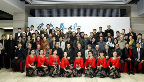 ���贺�硤������������չ�ھ���Ļ