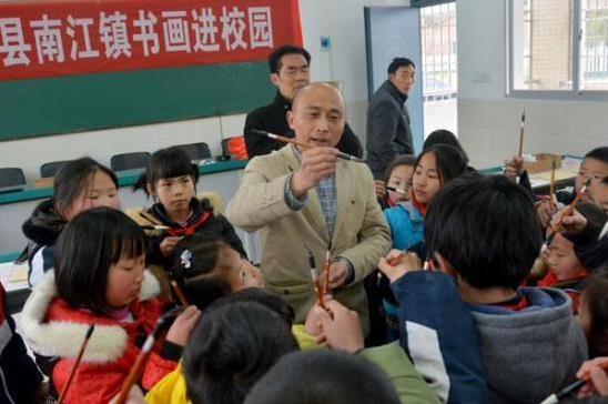 ����������չ���黭���ҽ�У԰���