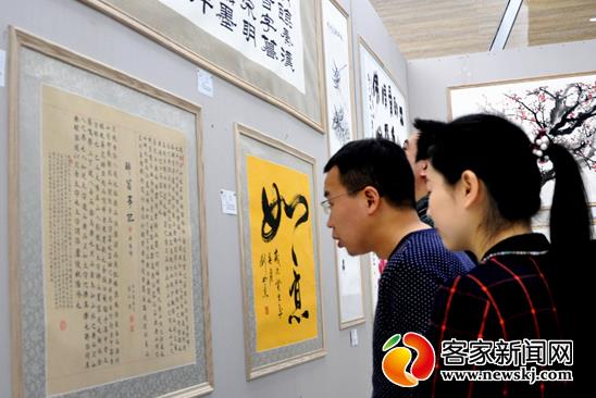 �й����������黭չ�ڸ��ݾ���