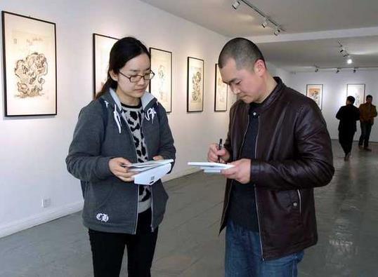 武健新艺术作品展在郑州开幕