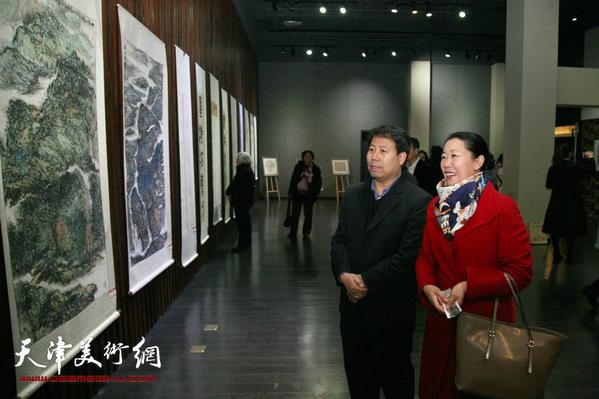 ����Ů�黭�Ҽ�������չ��Ļ