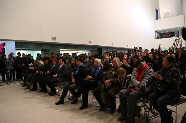 �����ҡ������ڷ���Ʒ���׼���չ����չ��