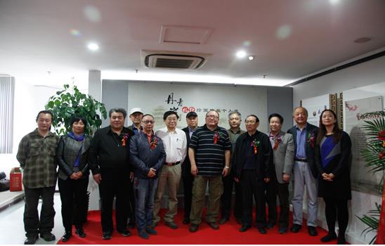 �������¡�����Ұ�滭��Ʒչ�ھ���Ļ