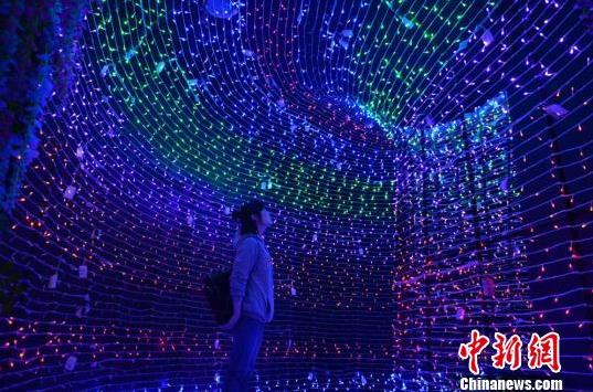 �����Ӵ�������չ:���ڽ�����Ӱ����