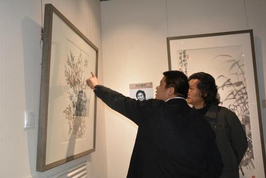 ���й��黭����־���黭Ժ������Ʒ����չ��Ļ