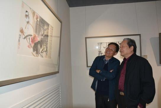 ���й��黭����־���黭Ժ������Ʒ����չ��Ļ