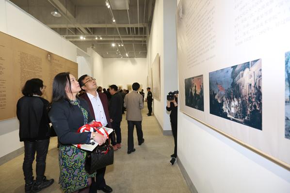 “岁月履痕 报效桑梓”肖峰、宋韧艺术展在扬州开幕