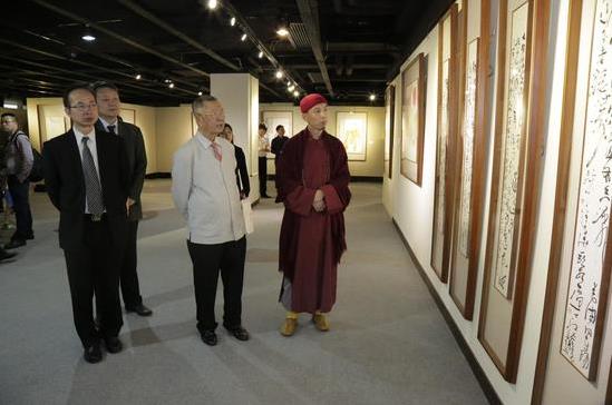 ʫ�黭ɮ����������չ�������