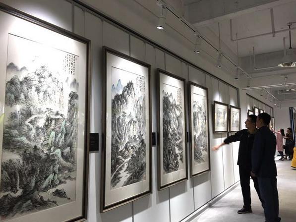 �����黭���Ҿ���չ��������������Ļ