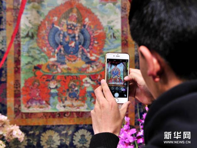 “指尖神韵”藏族唐卡传承人师徒作品联展开幕