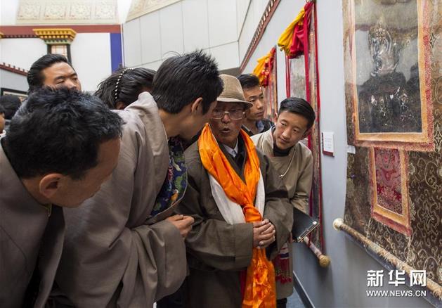 “指尖神韵”藏族唐卡传承人师徒作品联展开幕