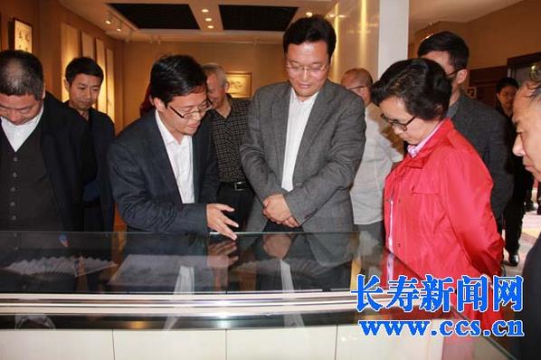 ���弰�������������黭չ��Ļ