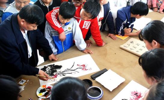 �ӱ���̨�ٰ��黭���ҽ�У԰����