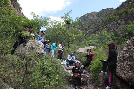 于志学率弟子燕山写生