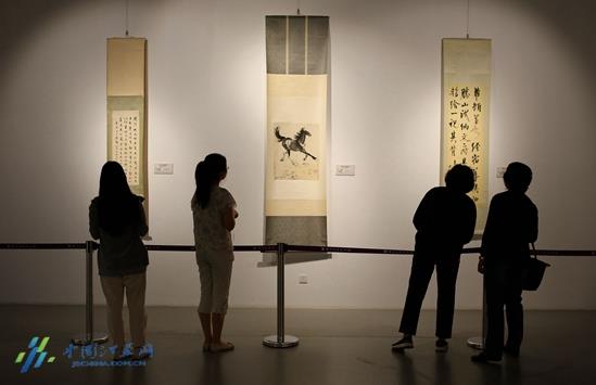 �Ͼ���ѧ���ֵ����黭��Ʒչ��չ