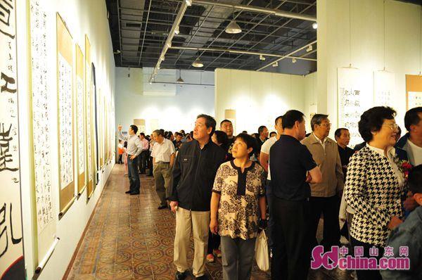 �ൺ��70��ӽ�ൺ�鷨׭��չ��Ļ