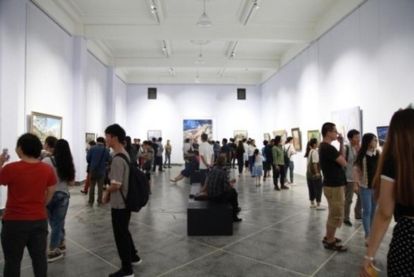 �׽��������������Ʒչ������Ļ