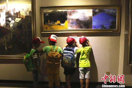 �������ݾٰ�������Ʒ˫��չ