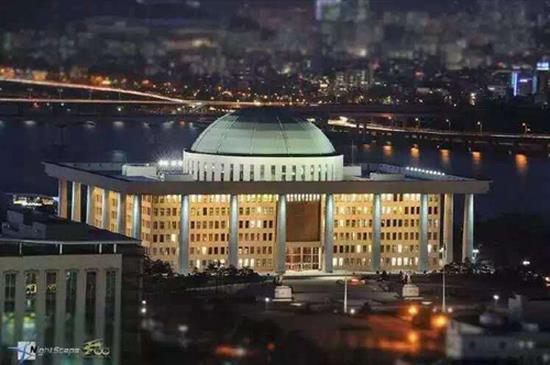 中华光影平面油画走进大韩民国国会并被收藏