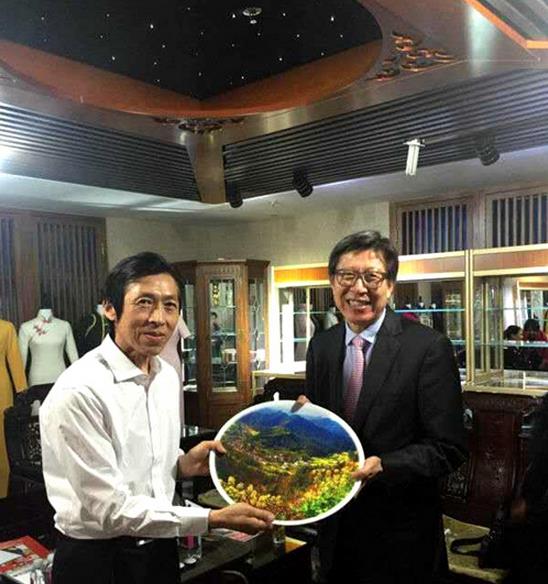 中华光影平面油画走进大韩民国国会并被收藏