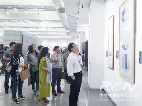 ����ˮ�·硱�������������Ʒչ��Ļ