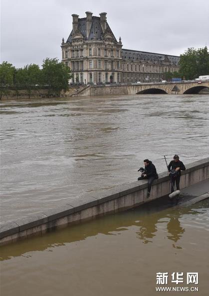 ����¬�����Ͱ�����������ˮ��в�չ�