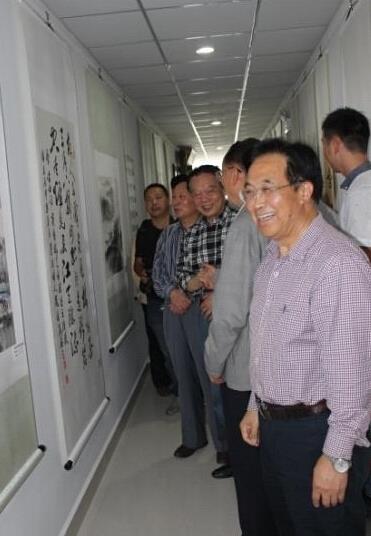 �����黭Ժ�����������黭չ��Ļ