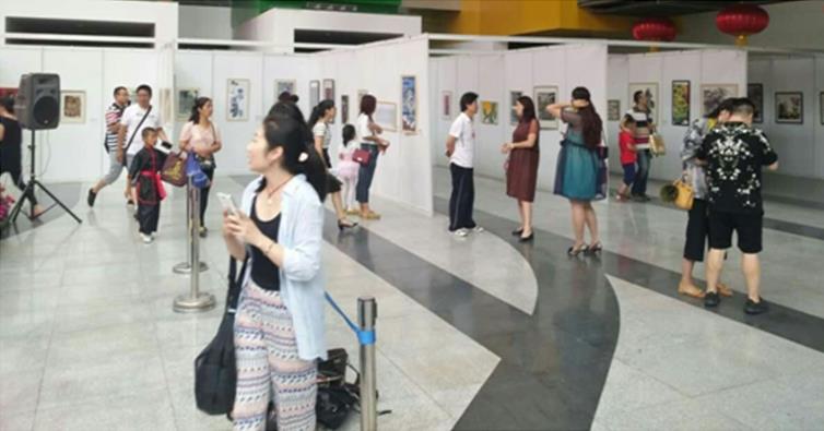 ȫ���ٶ�������Ʒչ���ɹ�Ѳչ�ɹ���Ļ