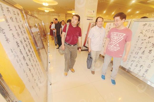 ���ݾٰ�����95�����黭��Ʒչ