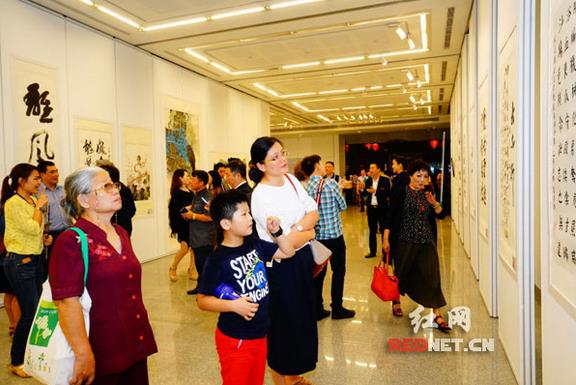 �����绪�˰���ƽ���黭����Ѳչ��̩������