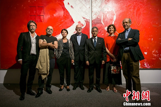 ���ĵ߸�����չ��Ļ չ������������������