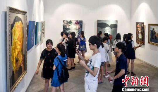 �����׽조ѧԺ�ռ䡱����ƷѲ��չ��վ��Ļ