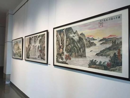 ��Ӣ�������黭��Ʒչ���ݿ�Ļ