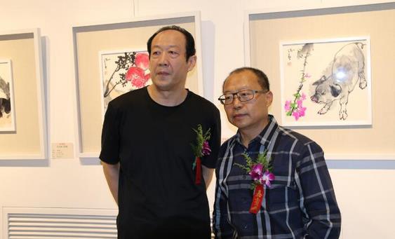 ����ɭ����СƷչ��һ������Ļ