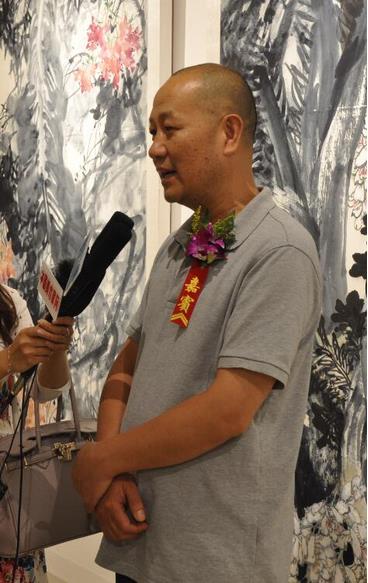 ����ɭ����СƷչ��һ������Ļ