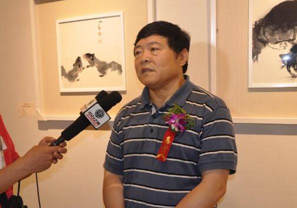 ����ɭ����СƷչ��һ������Ļ