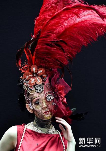 ��������ʻ���ڰµ�����Ļ