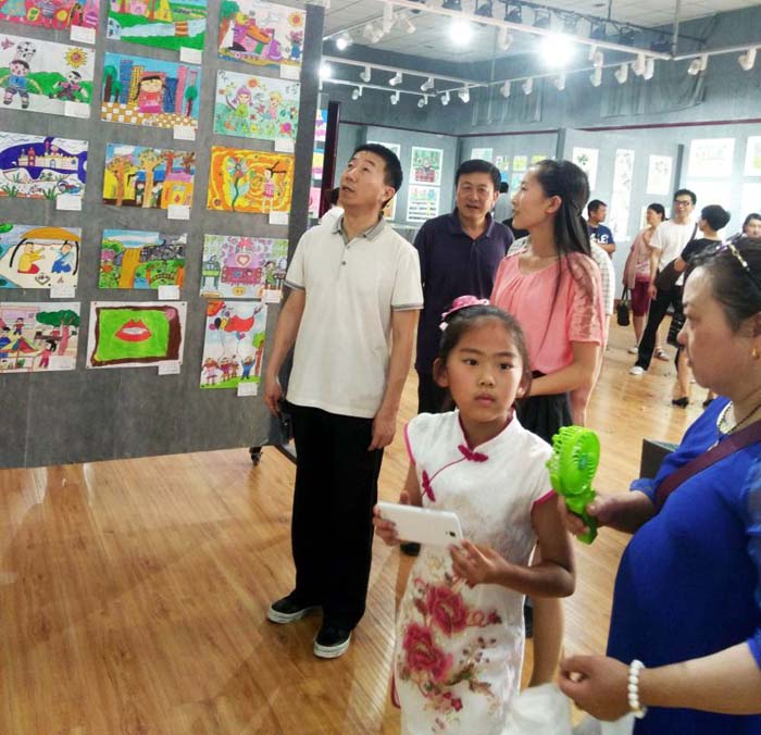 ������������ƽ��ʦ��չ���ֳ�