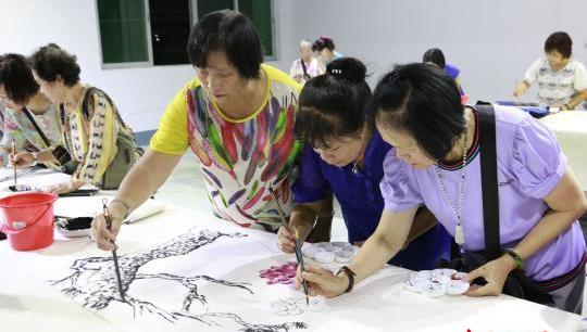 ��Ͽ�����黭�ұʻ��ڸ������޵�����